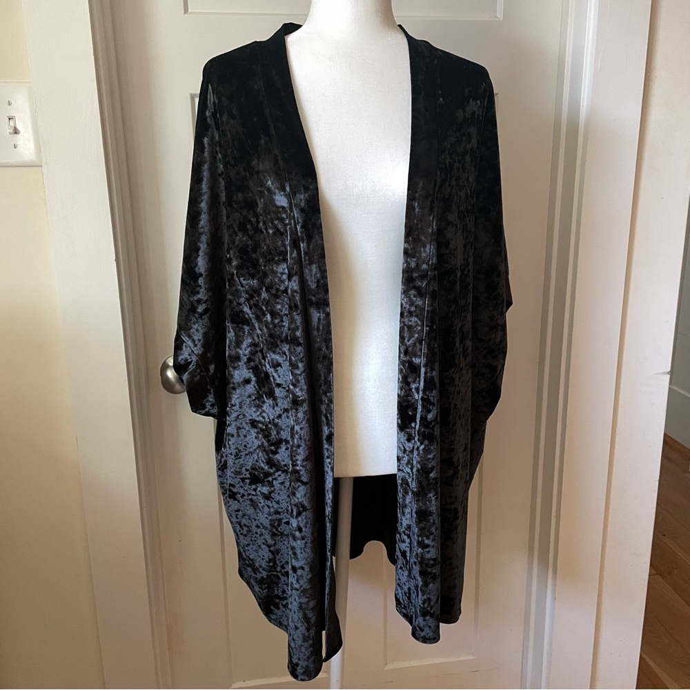 Victoria’s Secret women’s open front velvet kimono cardigan medium/large